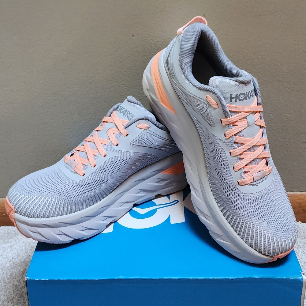 HOKA Bondi 7, women's 9 NWOT